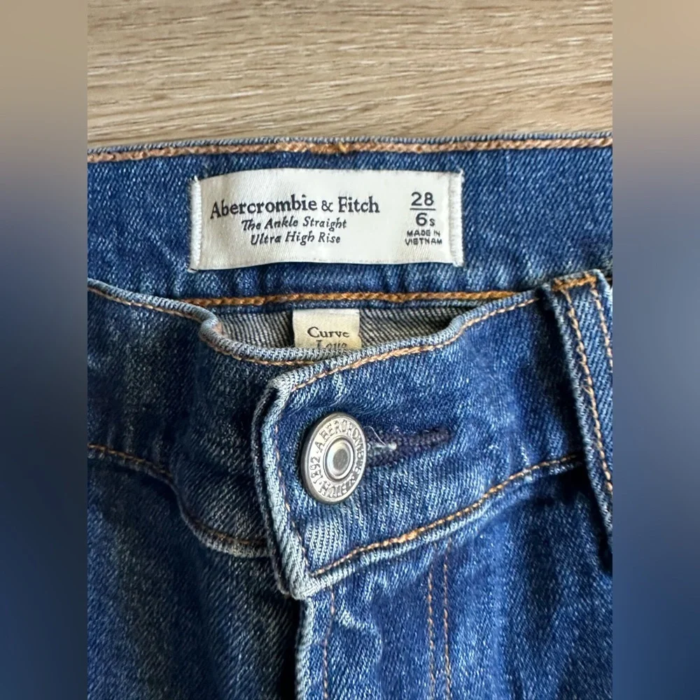 Abercrombie & Fitch Curve Love Ultra High Rise Ankle Straight Jeans 6s - Picture 4 of 5